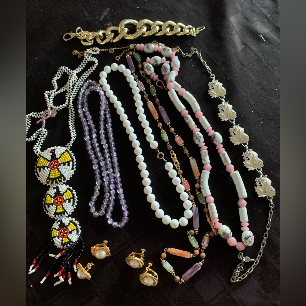 Mixed Women’s jewelry bundle with 6 necklaces, 2 earrings, 1 bracelet